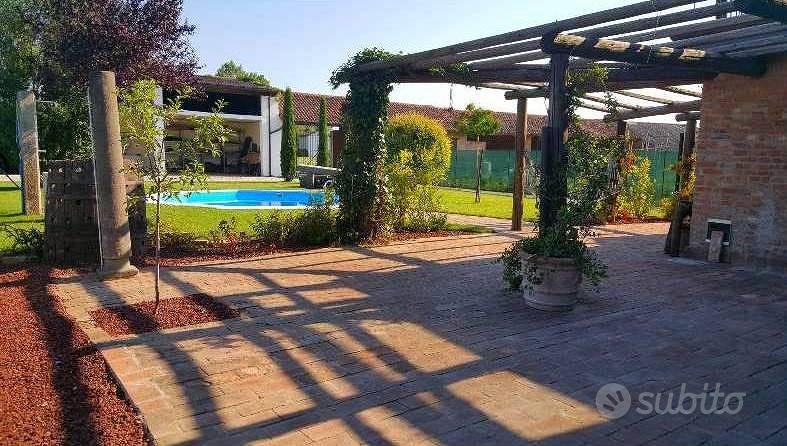 Rustico / Casale di 300 m² con più di 5 locali e b - Vista 5