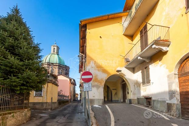 INTERO STABILE NEL CENTRO STORICO