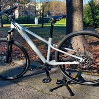 Bicicletta donna Canyon cicloturismo