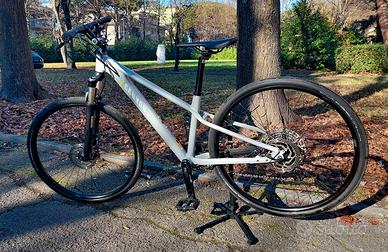 Bicicletta donna Canyon cicloturismo