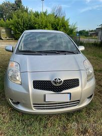 Toyota Yaris 5p grigia anno 2009