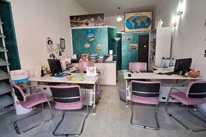 Locale fronte strada