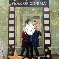 Backdrop cinema cartone e fotografi in carton