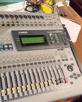 mixer yamaha01v