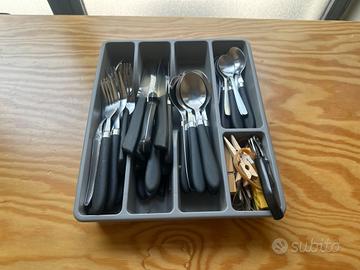 Set posate miste con portaposate grigio
