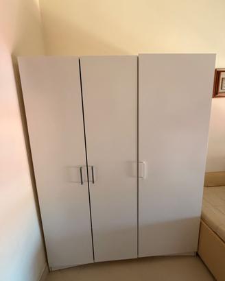 Armadio, divano letto e settimino
