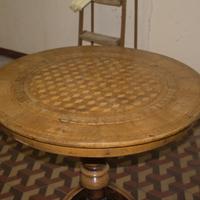 Tavolinetto tondo in legno intarsiato