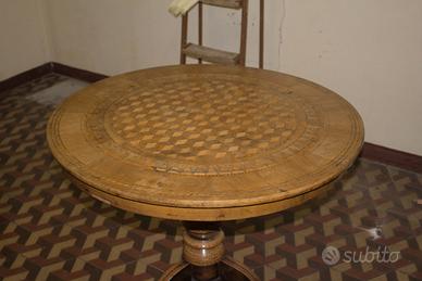 Tavolinetto tondo in legno intarsiato