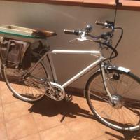 Bici,  city bike,  elettrica con 2 moduli batteria