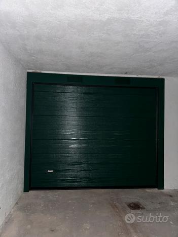 GARAGE in via Petrarca 40