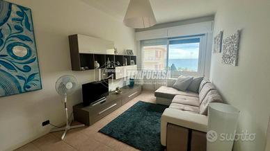 BILOCALE CON VISTA MARE