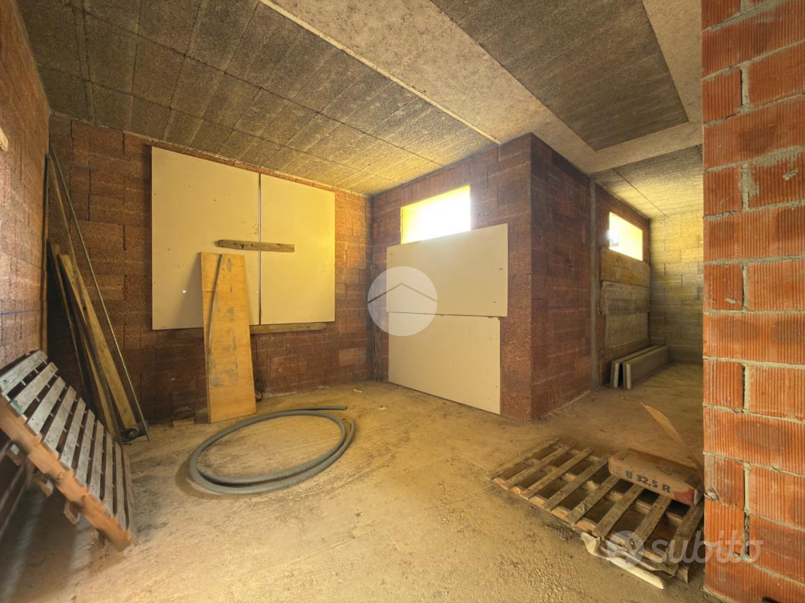 VILLA A SCHIERA D'ANGOLO A CARESANABLOT - Altro