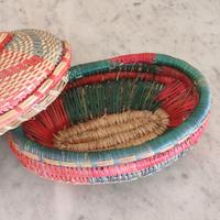 Cesto artigianale intrecciato a mano con coperchio