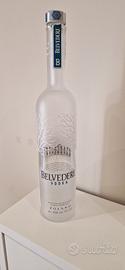 bottiglia vuota gin Belvedere