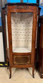 MOBILE VETRINA IN STILE INGLESE CON MENSOLE