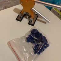 Dispositivo per piccole riparazioni auto