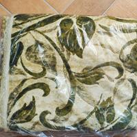 Coperta abruzzese in velluto.