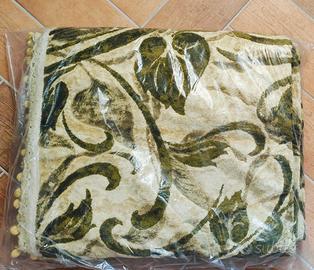 Coperta abruzzese in velluto.