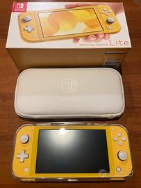 Nintendo Switch Lite gialla con cover e custodia