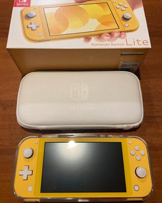 Nintendo Switch Lite gialla con cover e custodia