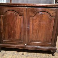 Credenza e relativa piattaia