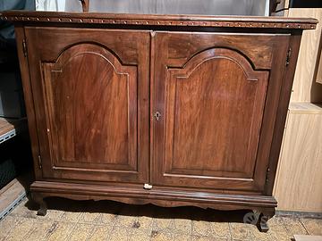 Credenza e relativa piattaia