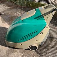 SPAZZATRICE UOMO A TERRA