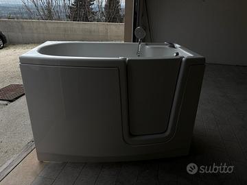 Vasca da bagno con apertura laterale