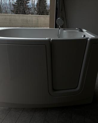 Vasca da bagno con apertura laterale