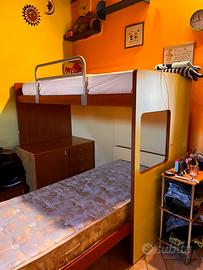 Cameretta due letti singoli e uno a castello