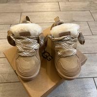 Scarpe UGG beige con pelliccia 🥾