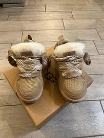 Scarpe UGG beige con pelliccia 🥾