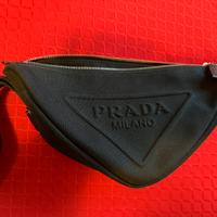 Prada bustina triangolare in canvas