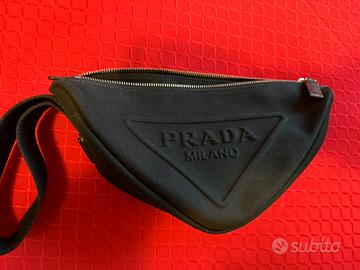 Prada bustina triangolare in canvas