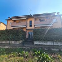 Quadrilocale su due livelli con garage lesignano b