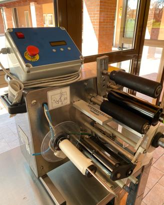 Macchina etichettatrice semi-automatica