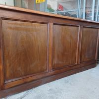 Bancone in legno per negozio
