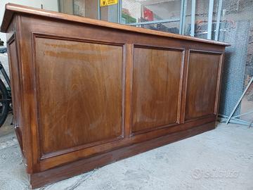 Bancone in legno per negozio