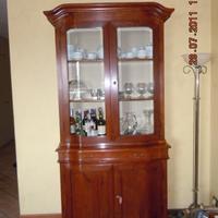 Madia e vetrinetta in noce