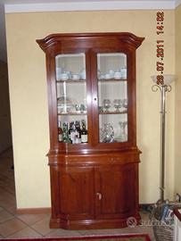 Madia e vetrinetta in noce