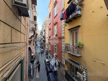 2 LOCALI A NAPOLI