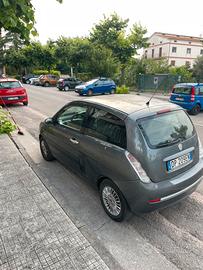 Lancia Y impianto a gas da riparare.