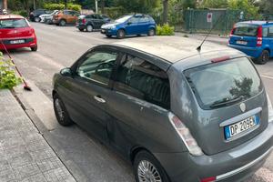 Lancia Y impianto a gas da riparare.