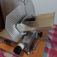 Affettatrice uso domestico, lama 22 cm