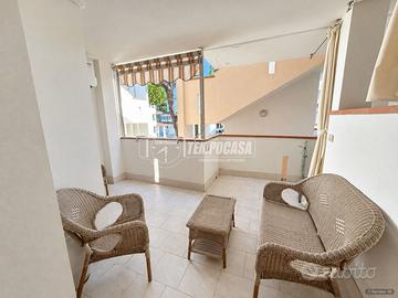 BILOCALE CON BALCONE E POSTO MACCHINA