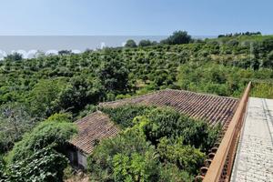 Terreno con fabbricati a Giarre