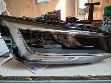 farò anteriore dx audi Q2