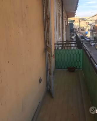 Gazzi, fronte Policlinico, 3 vani cucina e wc