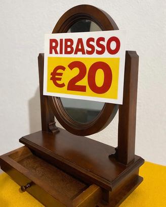 Specchiera da tavolo in legno con cassetto.