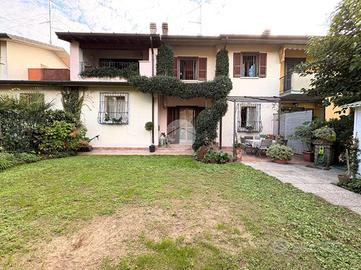 VILLA A SCHIERA A GUSSAGO